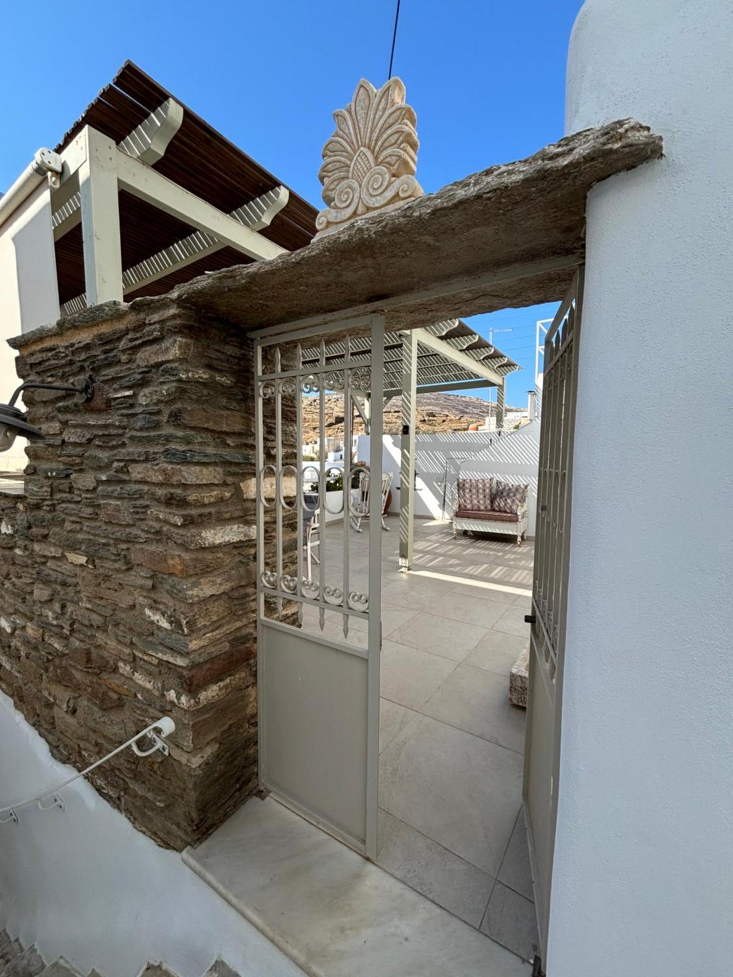 Serenity Living Platia, Tinos Екстериор снимка